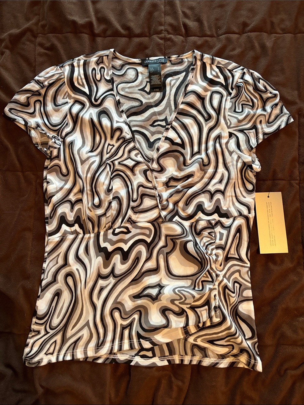 Kenneth Cole Reaction Black & White Abstract Wrap Top juniors large